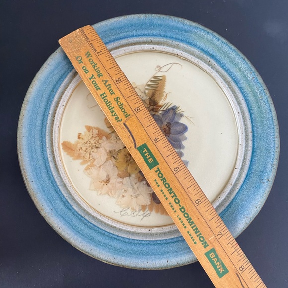 Cottage Girl Creations Ceramic Plate With Inlaid Dried Flowers - Picture 3 of 5